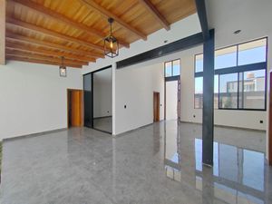 CASA EN VENTA CON TERRAZA Y ALBERCA