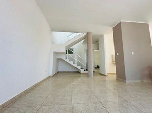 CASA EN VENTA EN FRACCIONAMIENTO LAS AMERICAS REMODELADA