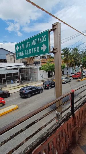 CALLE RECIEN PAVIMENTADA Y CON TRAFICO CONSTANTE