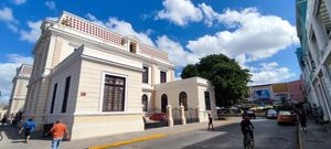 Casa Colonial Remodelada con Cochera y Paneles Solares en el Centro de Mérida