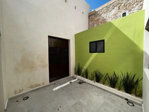 Casa Colonial Remodelada con Cochera y Paneles Solares en el Centro de Mérida