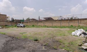 Terreno en renta en avenida Topacio en "Bosques de la Victoria"