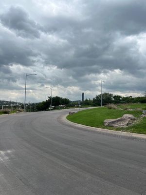 Vialidad al frente en 3 carriles, concreto Hidraulico