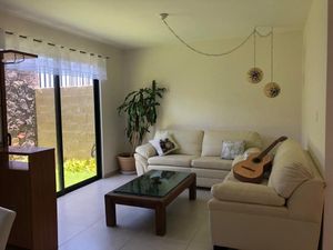 HABITACION AMUEBLADA PARA MUJER EN ZIBATA