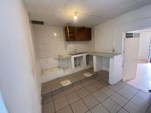 CASA EN VENTA EN LOMAS DE TABACHINES, ZAPOPAN, EN CABEZA DE MANZANA