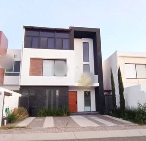 Casa en Venta en Juriquilla , espectacular terraza y salón de juegos