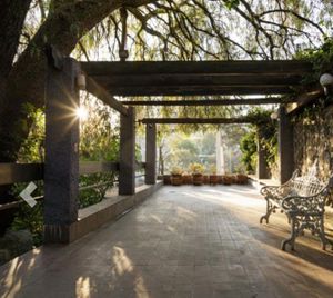 TERRAZA AL LADO DE JARDIN