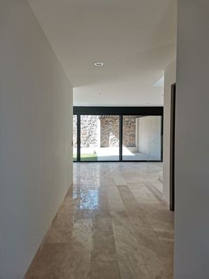 CASA EN VENTA EN LOMAS NORTE, CAMPANARIO