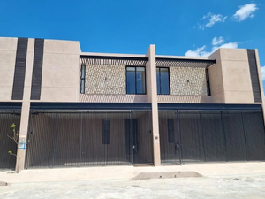 Townhouse con piscina en renta en Temozón norte