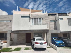 Casa en renta con roof garden en Zibata queretaro con amenidades