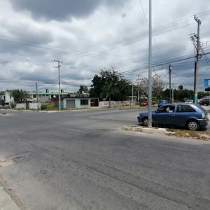 TERRENO EN ESQUINA SOBRE AV, VERACRUZ, CHETUMAL. Q.R