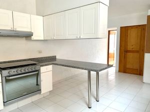 CASA EN VENTA EN AVIARA ( frente al centro comercial)