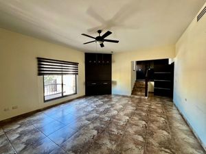 CASA EN VENTA EN VERSALLES RESIDENCIAL