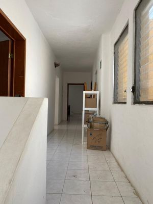 SE RENTA CASA CON LOCAL COMERCIAL