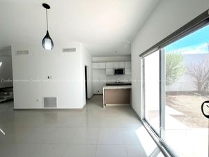 CASA EN VENTA CON RECAMARA EN PLANTA BAJA Y CUARTO DE SERVICIO EN ZONA RELIZ