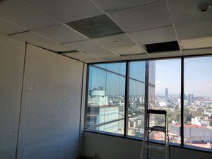 Excelente oficina de 140 m2 en renta piso alto