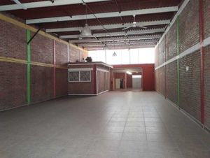 Bodega con uso de suelo comercial