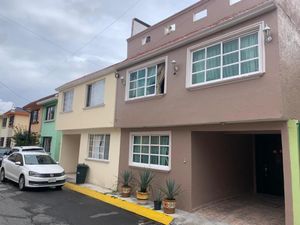 Casa en Venta en Prados de Ceboruco Metepec