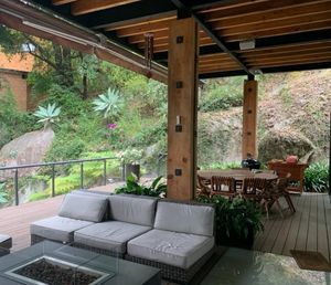 Casa en venta o renta Valle de Bravo “ Espectacular vista al lago“