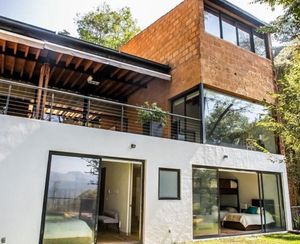 Casa en venta o renta Valle de Bravo “ Espectacular vista al lago“