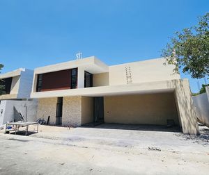 CASA EN VENTA EN TEMOZÓN NORTE