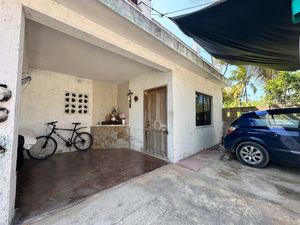 Casa amplia en venta a 4 calles del mar de Telchac