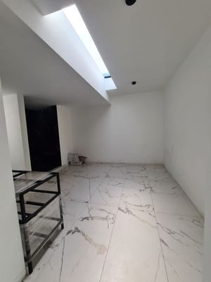 Casa Remodelada en Cto. Héroes, Ciudad Satélite