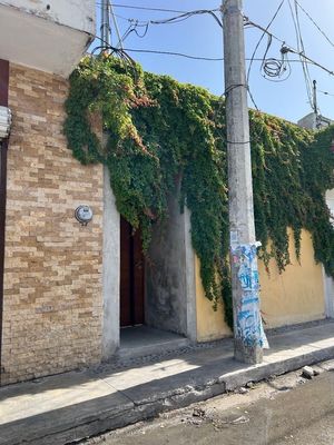 Edificio de 4 departamentos en Chicxulub Puerto, 3era fila.