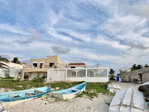 Casa en venta, frente al mar, esquina, a 1 cuadra del malecón Progreso, Yucatán