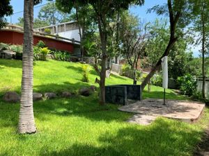 Cuernavaca, venta de casa dentro de Fracc. y Club de Golf Santa Fe.