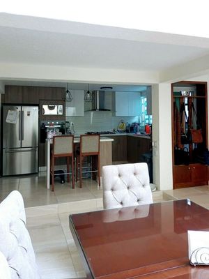 Casa en Venta en Milenio III con Recámara en Planta Baja