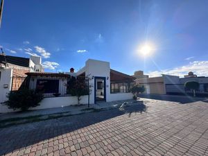 CASA EN RENTA, DE UNA SOLA PLANTA Y 2 HABITACIONES EN RESIDENCIAL ITALIA