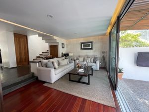 Venta  Casa remodelada en Privada Bosques de la Herradura 3 recamaras