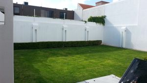 Preciosa Casa en Venta, Lomas 4ta. Amplio Jardín