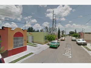 Casa en Venta en Magisterial Irapuato