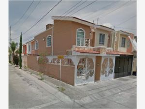 Casa en Venta en Parques Del Nilo Guadalajara