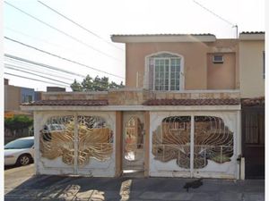 Casa en Venta en Parques Del Nilo Guadalajara