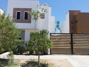 Casa en Venta en La Paz, Col. Arbolares