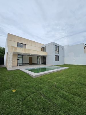 CASA EN VENTA EN RESIDENCIAL LOS LAURELES, MERIDA, YUCATAN