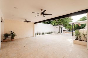 CASA EN VENTA MERIDA, CENTRO REMODELADA (AVC-2197)