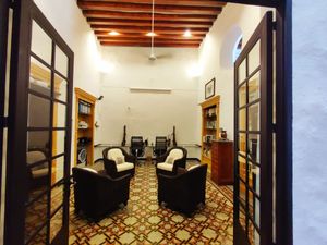 ESPECTACULAR CASA COLONIAL EN VENTA MERIDA CENTRO SANTA LUCIA (AVC-2281)