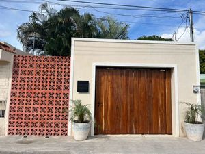 HERMOSA CASA REMODELADA EN VENTA MERIDA, CENTRO SANTIAGO (AVC-2282)