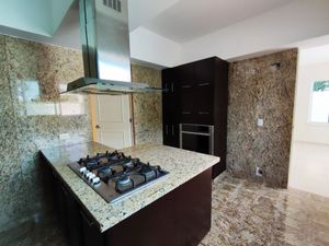 OPORTUNIDAD CASA  EN VENTA PLAYA DEL CARMEN, RES. PLAYA MAGNA DE LUJO (FVC-2201)