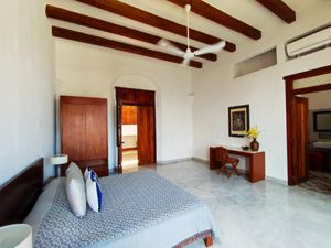 ESPECTACULAR CASA COLONIAL EN VENTA MERIDA CENTRO SANTA LUCIA (AVC-2281)