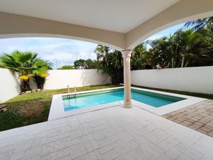 OPORTUNIDAD CASA  EN VENTA PLAYA DEL CARMEN, RES. PLAYA MAGNA DE LUJO (FVC-2201)