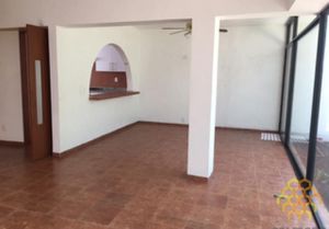 EN VENTA CASA EN  PRIVADA CON EXCELENTE UBICACION.