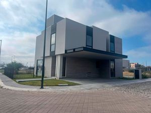 CASA ES VENTA EN LOMAS DEL CAMPANARIO NORTE, DENTRO DE PRIVADA