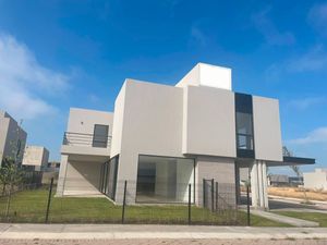 CASA ES VENTA EN LOMAS DEL CAMPANARIO NORTE, DENTRO DE PRIVADA