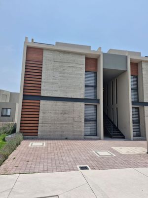 Increíble opción de depa con roof para vivienda o inversión en Qro Moderno