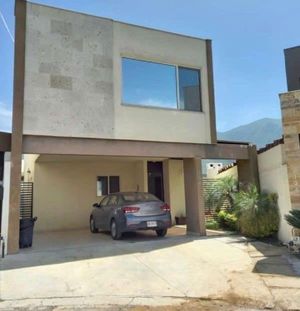 CASA EN VENTA EN MORETTA RESIDENCIAL CARRETERA NACIONAL MTY NL.